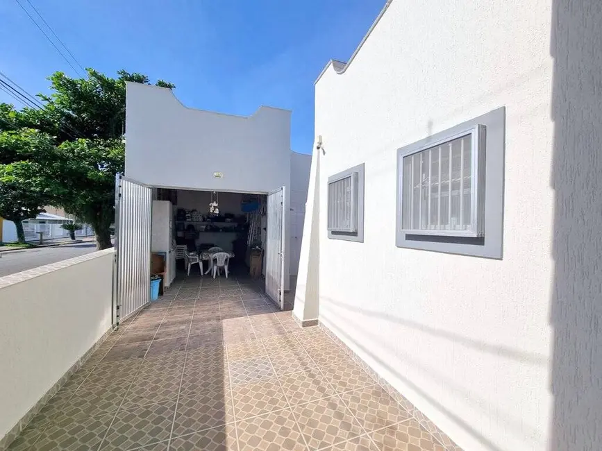Foto 5 de Casa com 3 quartos à venda, 210m2 em Peruibe - SP