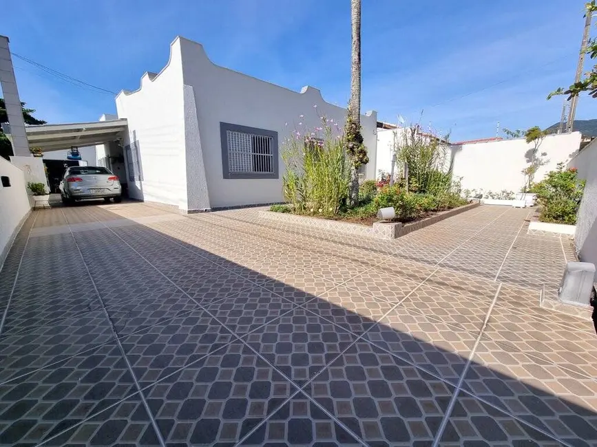 Foto 3 de Casa com 3 quartos à venda, 210m2 em Peruibe - SP