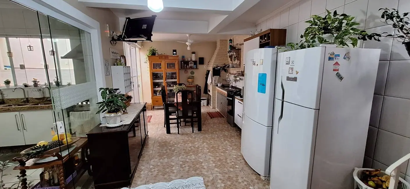 Casa com 3 quartos à venda, 155m2 em Centro, Peruibe - SP - imagem 9 Foto 9 de Casa com 3 quartos à venda, 155m2 em Centro, Peruibe - SP