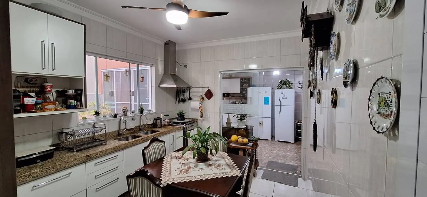 Casa com 3 quartos à venda, 155m2 em Centro, Peruibe - SP - imagem 6 Foto 6 de Casa com 3 quartos à venda, 155m2 em Centro, Peruibe - SP