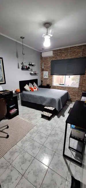 Casa com 3 quartos à venda, 155m2 em Centro, Peruibe - SP - imagem 5 Foto 5 de Casa com 3 quartos à venda, 155m2 em Centro, Peruibe - SP