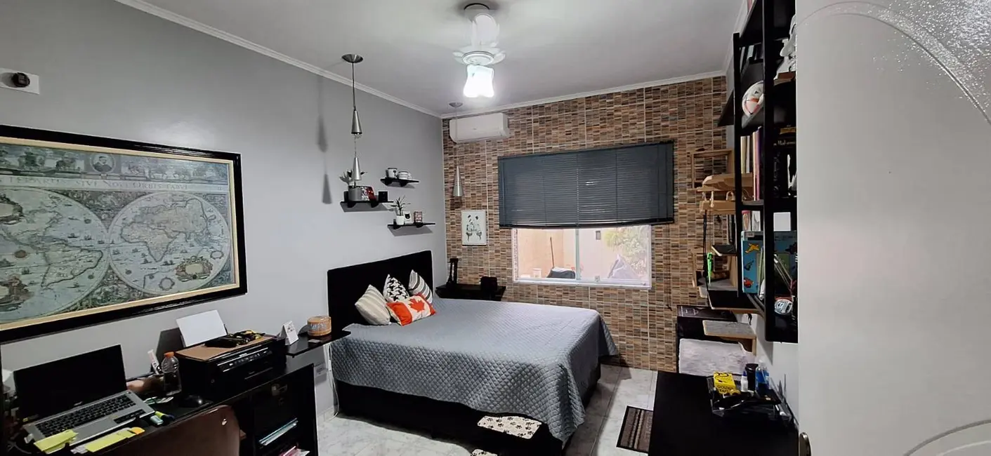 Casa com 3 quartos à venda, 155m2 em Centro, Peruibe - SP - imagem 4 Foto 4 de Casa com 3 quartos à venda, 155m2 em Centro, Peruibe - SP