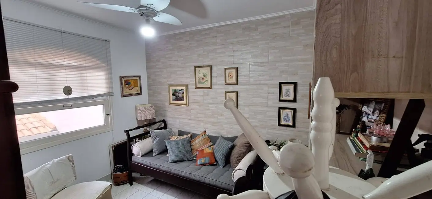 Casa com 3 quartos à venda, 155m2 em Centro, Peruibe - SP - imagem 3 Foto 3 de Casa com 3 quartos à venda, 155m2 em Centro, Peruibe - SP