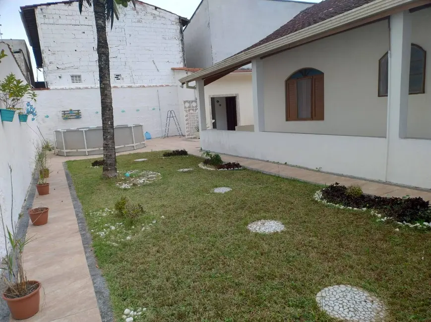 Casa com 5 quartos à venda, 225m2 em Peruibe - SP - imagem 8 Foto 8 de Casa com 5 quartos à venda, 225m2 em Peruibe - SP