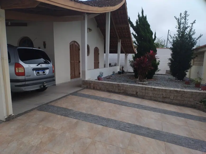 Casa com 5 quartos à venda, 225m2 em Peruibe - SP - imagem 1 Foto 1 de Casa com 5 quartos à venda, 225m2 em Peruibe - SP