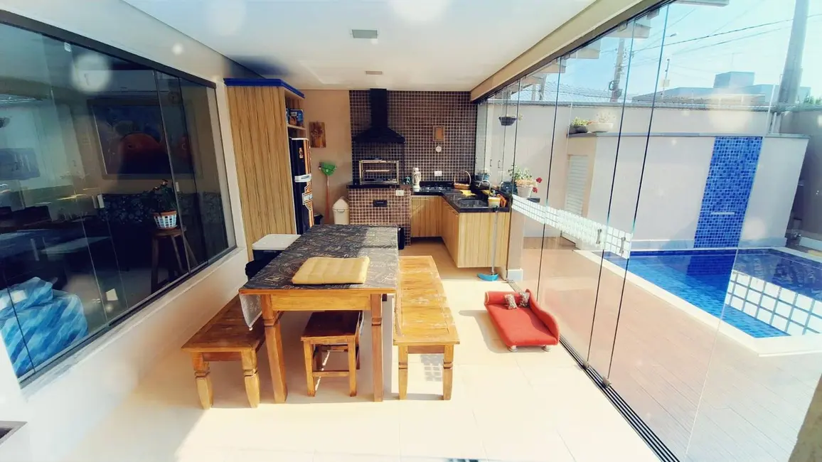 Casa com 3 quartos à venda, 128m2 em Peruibe - SP - imagem 3 Foto 3 de Casa com 3 quartos à venda, 128m2 em Peruibe - SP