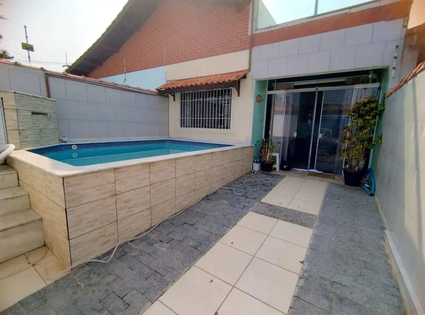 Foto 1 de Casa com 2 quartos à venda, 97m2 em Peruibe - SP