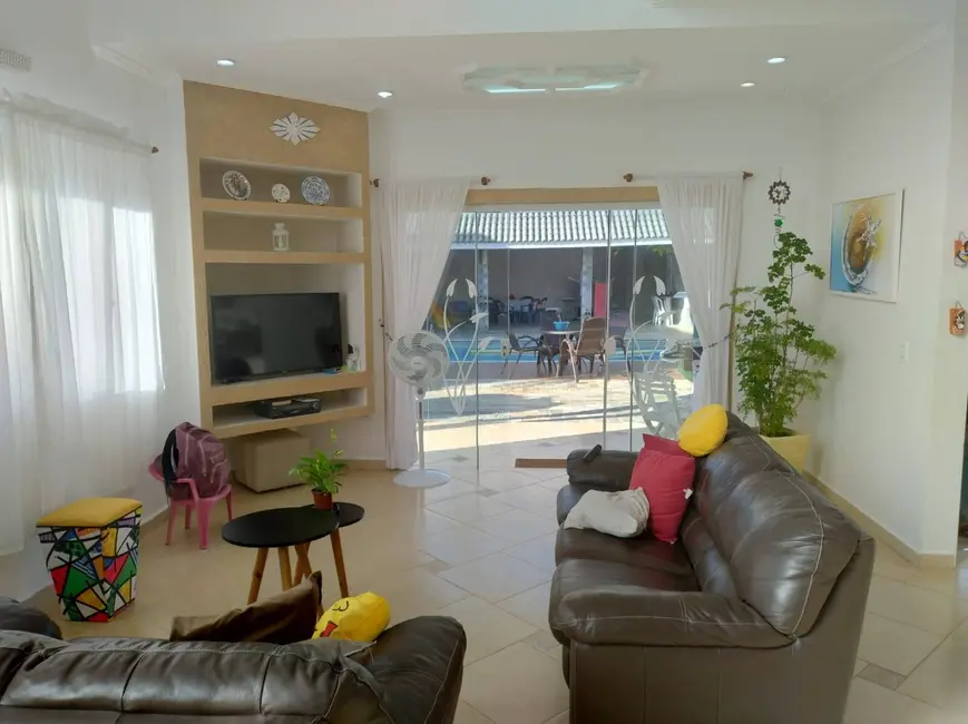 Casa com 4 quartos à venda, 351m2 em Peruibe - SP - imagem 4 Foto 4 de Casa com 4 quartos à venda, 351m2 em Peruibe - SP