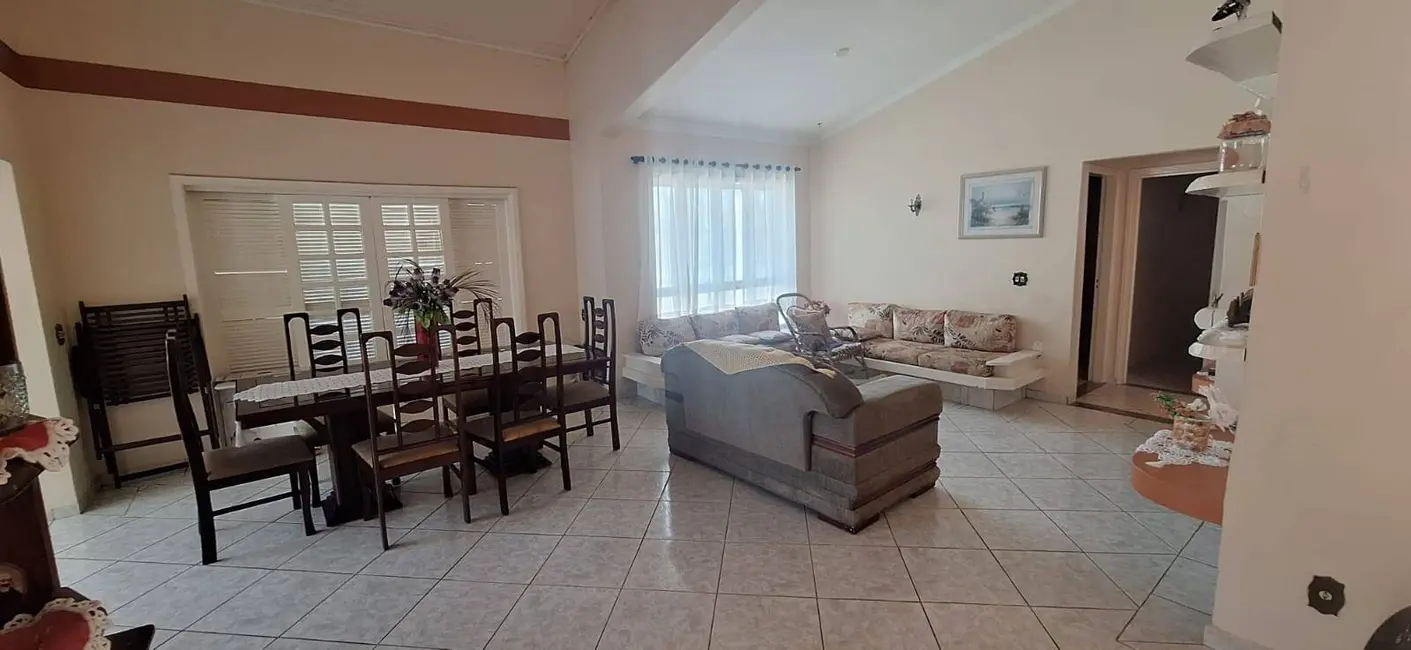 Foto 5 de Casa com 5 quartos à venda, 246m2 em Peruibe - SP