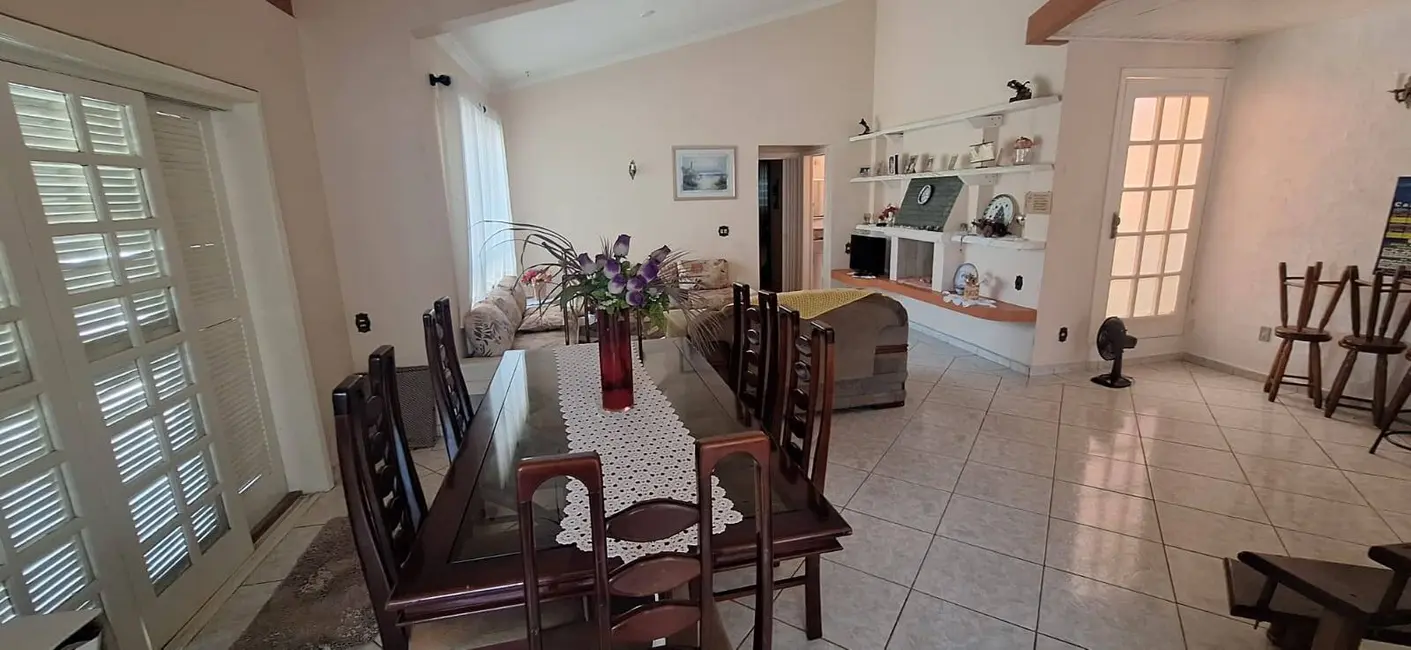 Foto 8 de Casa com 5 quartos à venda, 246m2 em Peruibe - SP