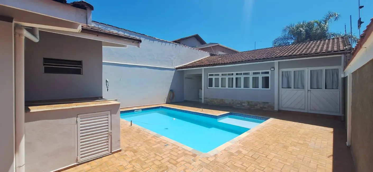 Foto 1 de Casa com 5 quartos à venda, 246m2 em Peruibe - SP