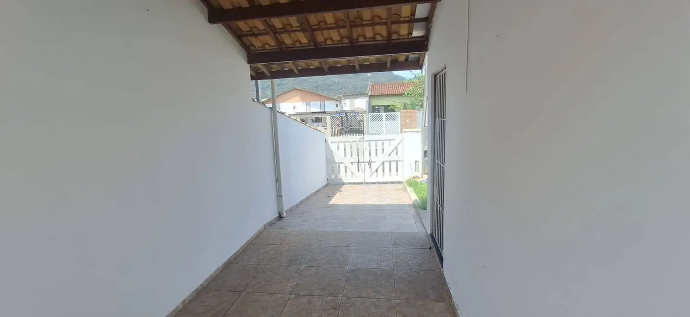 Casa com 2 quartos à venda, 68m2 em Peruibe - SP - imagem 3 Foto 3 de Casa com 2 quartos à venda, 68m2 em Peruibe - SP