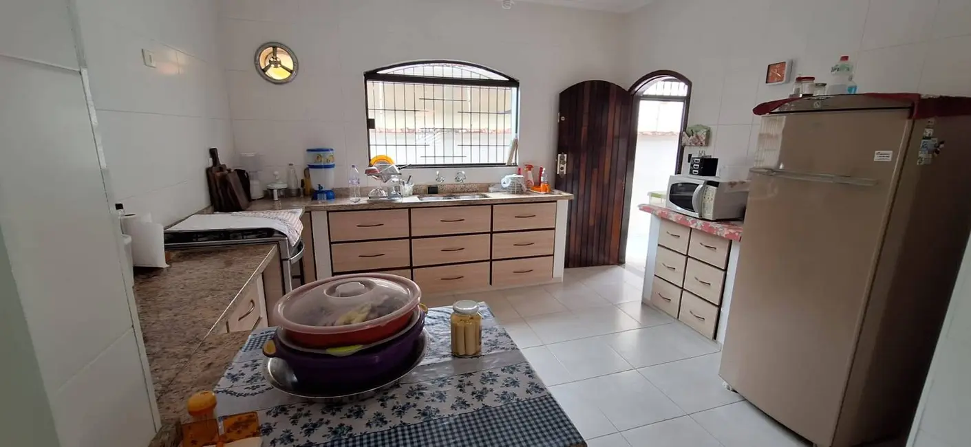 Casa com 3 quartos à venda, 140m2 em Peruibe - SP - imagem 9 Foto 9 de Casa com 3 quartos à venda, 140m2 em Peruibe - SP