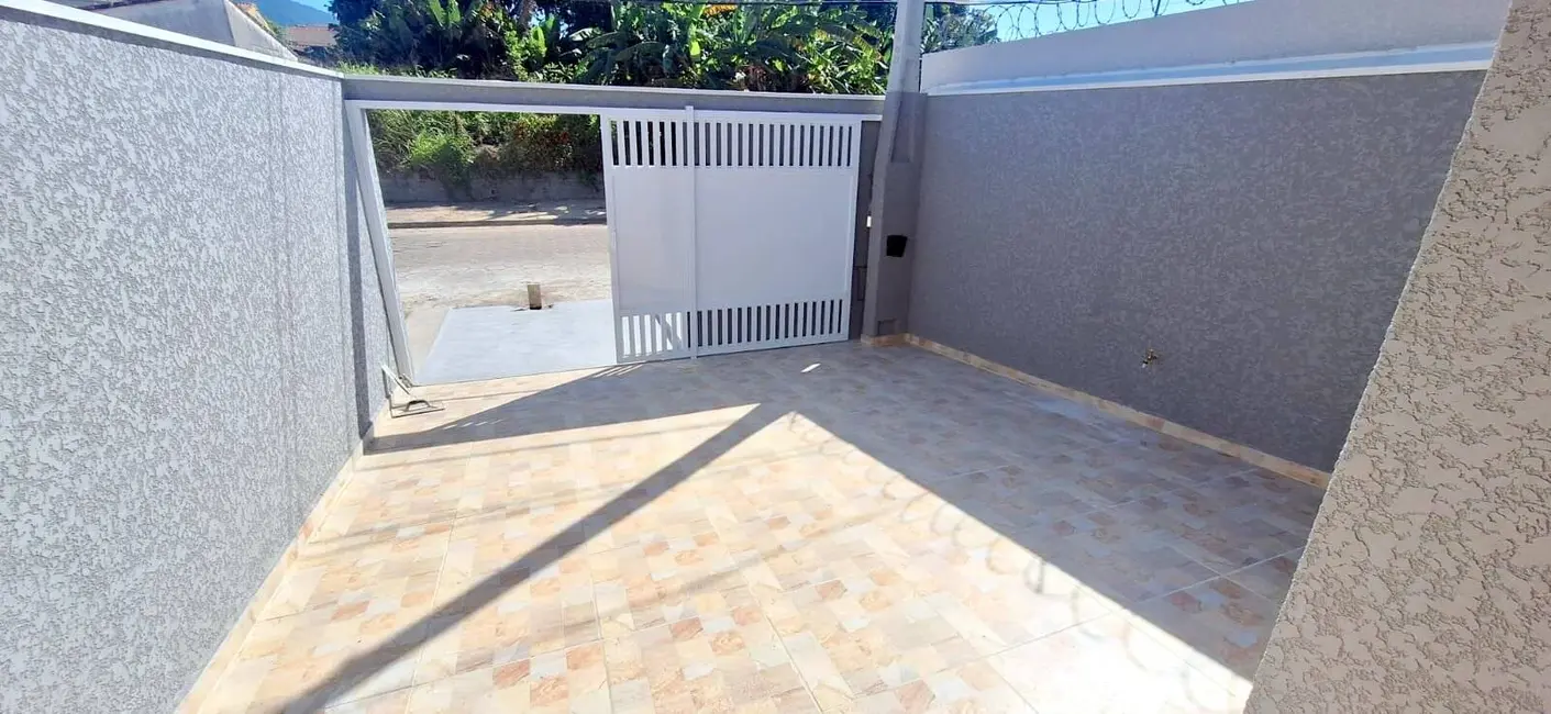 Foto 2 de Casa com 2 quartos à venda, 85m2 em Peruibe - SP