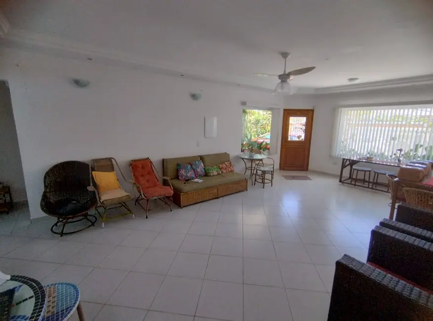 Casa com 4 quartos à venda, 265m2 em Peruibe - SP - imagem 6 Foto 6 de Casa com 4 quartos à venda, 265m2 em Peruibe - SP