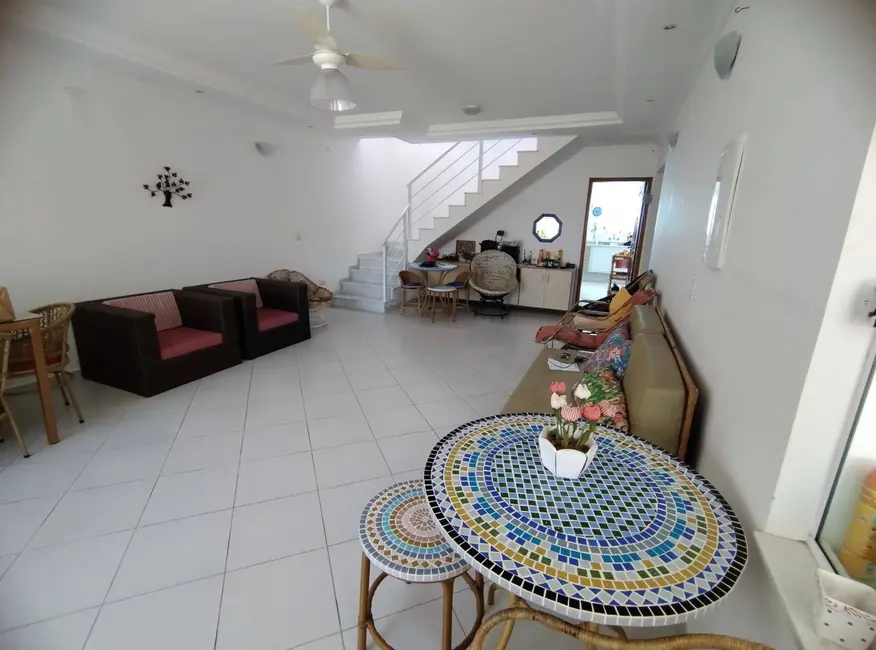 Casa com 4 quartos à venda, 265m2 em Peruibe - SP - imagem 5 Foto 5 de Casa com 4 quartos à venda, 265m2 em Peruibe - SP