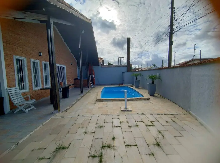 Foto 1 de Casa com 4 quartos à venda, 161m2 em Peruibe - SP