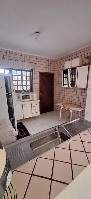 Casa com 4 quartos à venda e para alugar, 212m2 em Peruibe - SP - imagem 6 Foto 6 de Casa com 4 quartos à venda e para alugar, 212m2 em Peruibe - SP