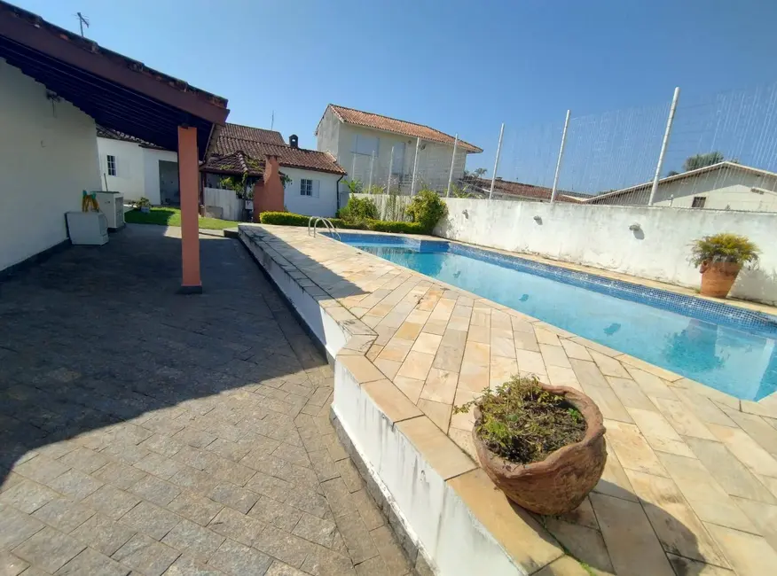 Casa com 4 quartos à venda, 172m2 em Peruibe - SP - imagem 4 Foto 4 de Casa com 4 quartos à venda, 172m2 em Peruibe - SP