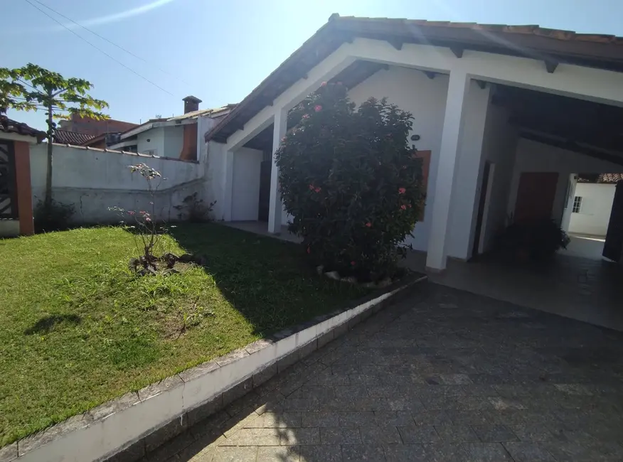 Casa com 4 quartos à venda, 172m2 em Peruibe - SP - imagem 3 Foto 3 de Casa com 4 quartos à venda, 172m2 em Peruibe - SP
