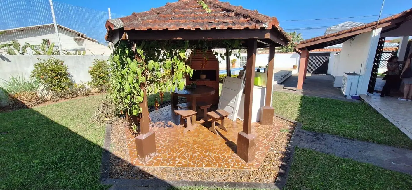 Casa com 4 quartos à venda, 172m2 em Peruibe - SP - imagem 8 Foto 8 de Casa com 4 quartos à venda, 172m2 em Peruibe - SP