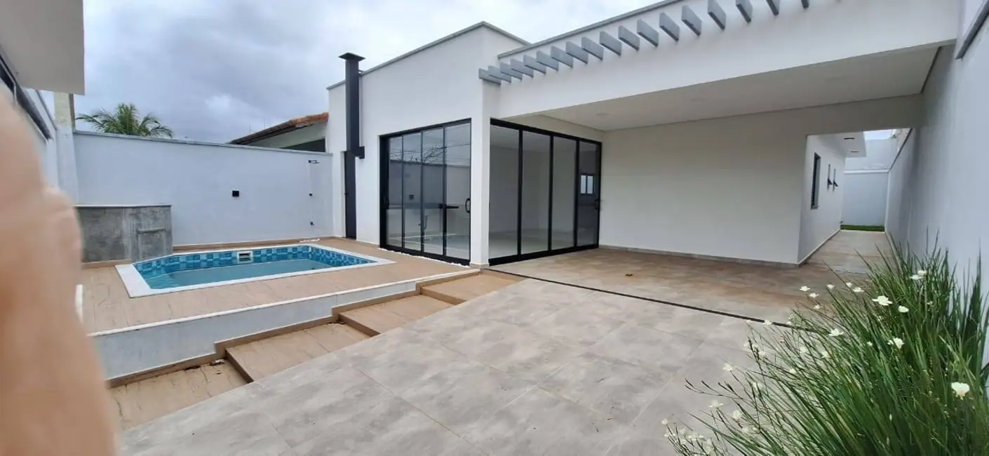 Casa com 3 quartos à venda, 135m2 em Peruibe - SP - imagem 1 Foto 1 de Casa com 3 quartos à venda, 135m2 em Peruibe - SP