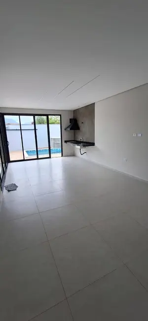 Casa com 3 quartos à venda, 135m2 em Peruibe - SP - imagem 4 Foto 4 de Casa com 3 quartos à venda, 135m2 em Peruibe - SP