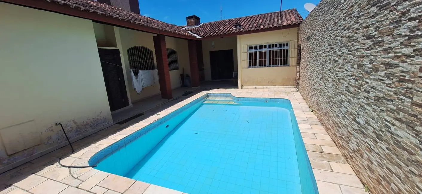 Casa com 3 quartos à venda, 208m2 em Peruibe - SP - imagem 1 Foto 1 de Casa com 3 quartos à venda, 208m2 em Peruibe - SP
