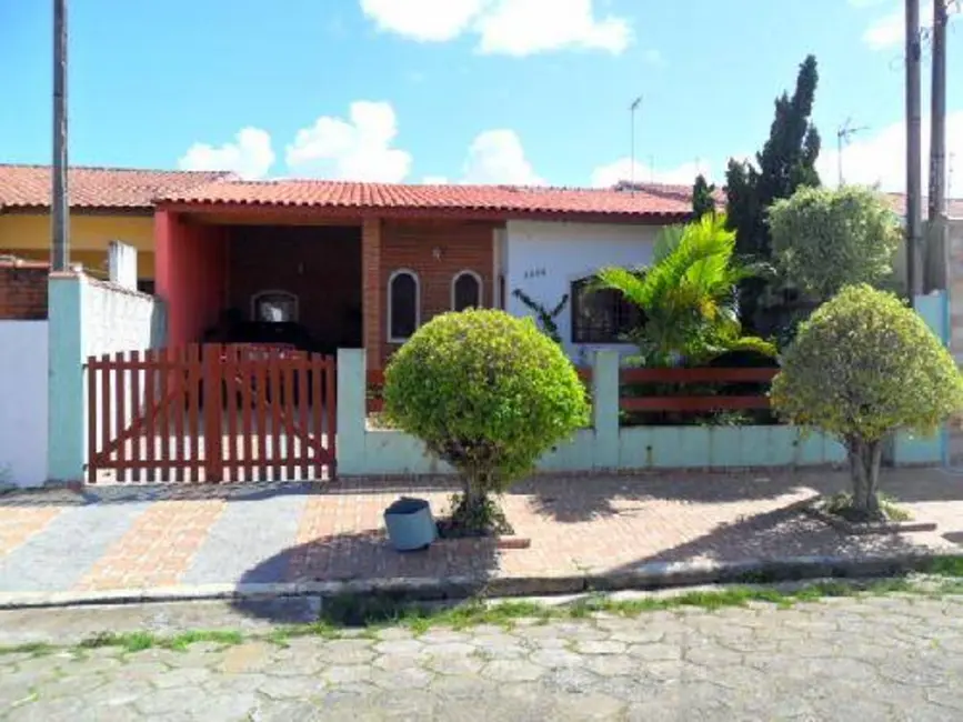 Foto 1 de Casa com 3 quartos à venda em Peruibe - SP