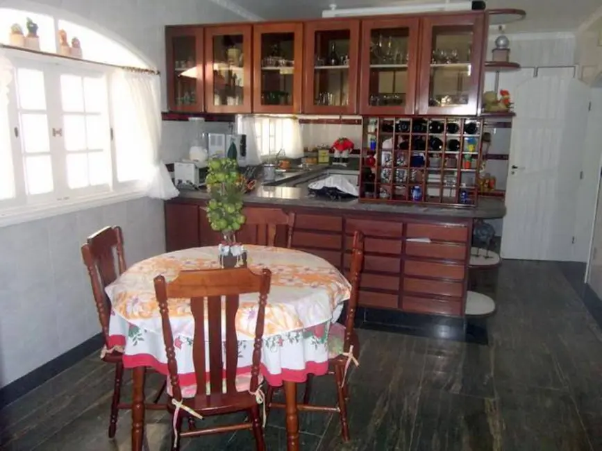 Casa com 7 quartos à venda em Peruibe - SP - imagem 5 Foto 5 de Casa com 7 quartos à venda em Peruibe - SP