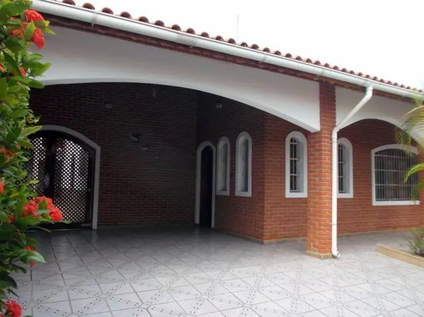 Casa com 3 quartos à venda em Peruibe - SP - imagem 3 Foto 3 de Casa com 3 quartos à venda em Peruibe - SP