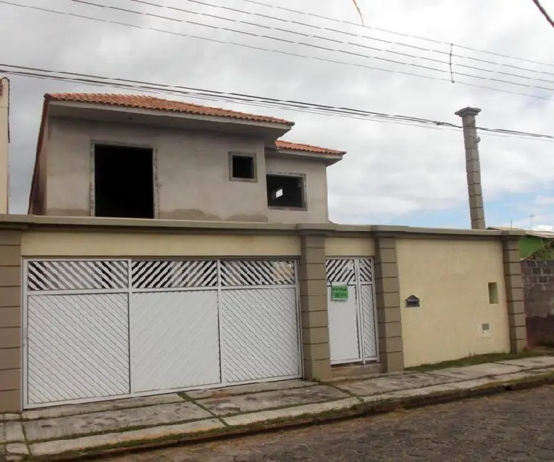 Foto 1 de Casa com 5 quartos à venda em Peruibe - SP