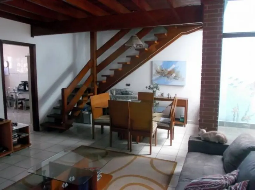 Sobrado com 5 quartos à venda, 315m2 em Centro, Peruibe - SP - imagem 4 Foto 4 de Sobrado com 5 quartos à venda, 315m2 em Centro, Peruibe - SP