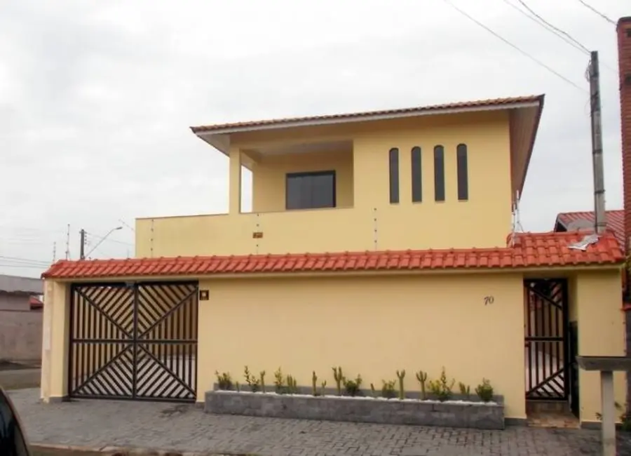 Sobrado com 5 quartos à venda, 336m2 em Peruibe - SP - imagem 3 Foto 3 de Sobrado com 5 quartos à venda, 336m2 em Peruibe - SP