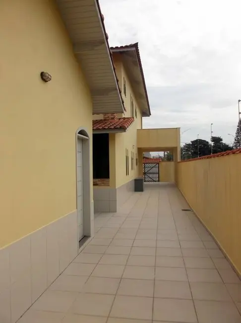 Sobrado com 5 quartos à venda, 336m2 em Peruibe - SP - imagem 5 Foto 5 de Sobrado com 5 quartos à venda, 336m2 em Peruibe - SP