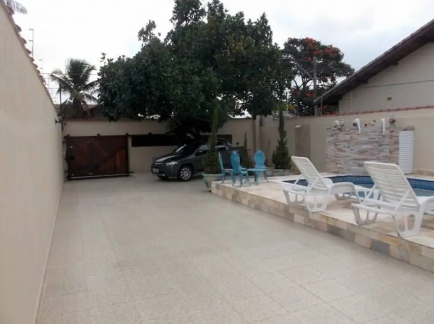 Casa com 3 quartos à venda, 360m2 em Peruibe - SP - imagem 3 Foto 3 de Casa com 3 quartos à venda, 360m2 em Peruibe - SP