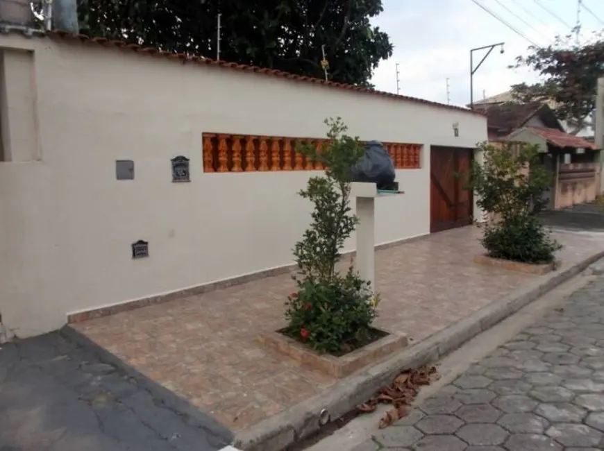 Casa com 3 quartos à venda, 360m2 em Peruibe - SP - imagem 1 Foto 1 de Casa com 3 quartos à venda, 360m2 em Peruibe - SP