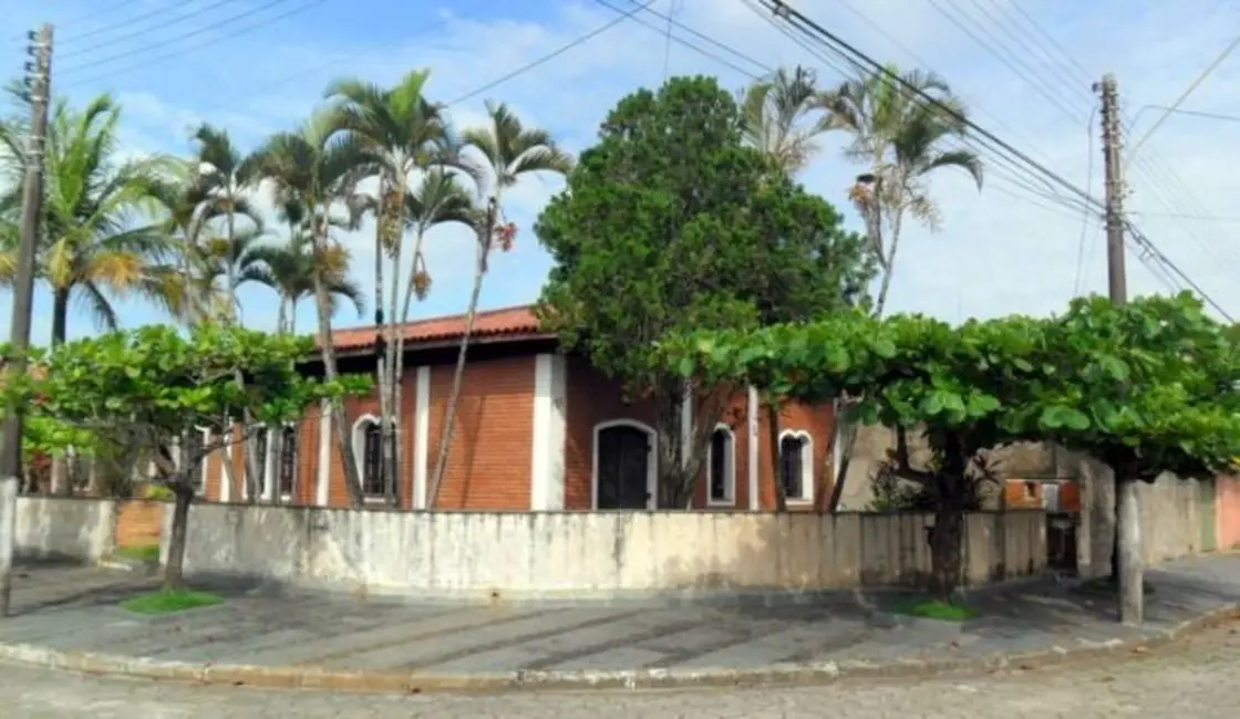 Casa com 3 quartos à venda, 533m2 em Peruibe - SP - imagem 2 Foto 2 de Casa com 3 quartos à venda, 533m2 em Peruibe - SP