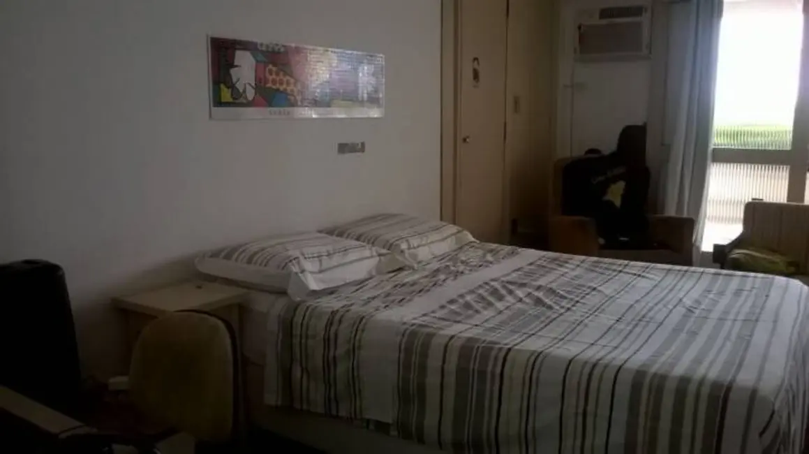 Foto 11 de Apartamento à venda em Ponta da Praia, Santos - SP