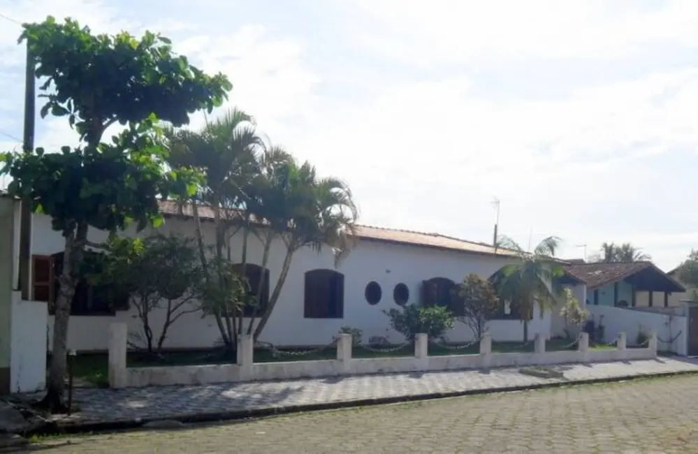 Casa com 4 quartos à venda, 560m2 em Peruibe - SP - imagem 3 Foto 3 de Casa com 4 quartos à venda, 560m2 em Peruibe - SP