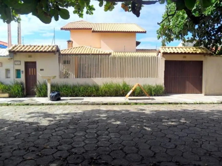 Foto 2 de Sobrado com 4 quartos à venda, 360m2 em Peruibe - SP