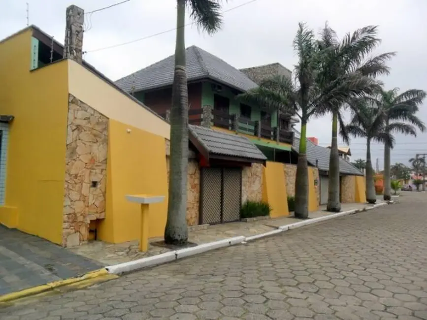 Casa com 6 quartos à venda, 337m2 em Peruibe - SP - imagem 3 Foto 3 de Casa com 6 quartos à venda, 337m2 em Peruibe - SP