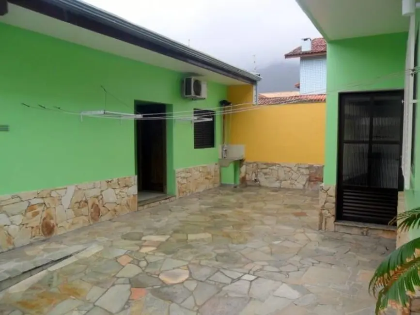 Casa com 6 quartos à venda, 337m2 em Peruibe - SP - imagem 8 Foto 8 de Casa com 6 quartos à venda, 337m2 em Peruibe - SP