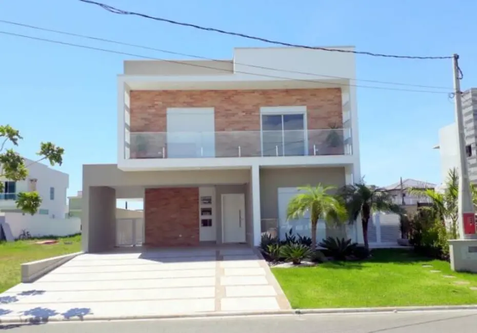 Foto 1 de Casa com 5 quartos à venda, 300m2 em Peruibe - SP