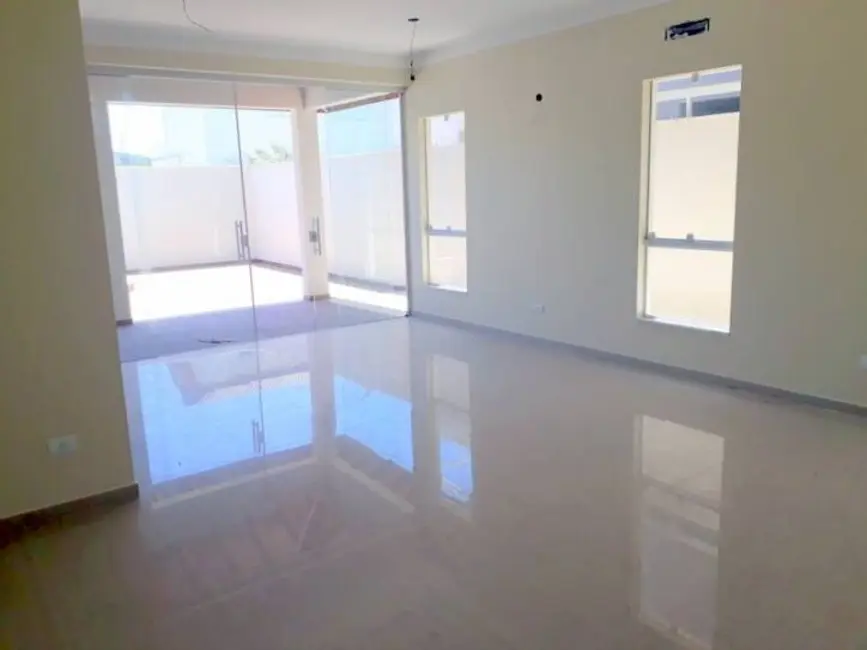 Foto 2 de Casa com 4 quartos à venda, 300m2 em Peruibe - SP