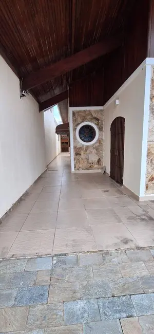 Casa com 3 quartos à venda, 250m2 em Peruibe - SP - imagem 2 Foto 2 de Casa com 3 quartos à venda, 250m2 em Peruibe - SP