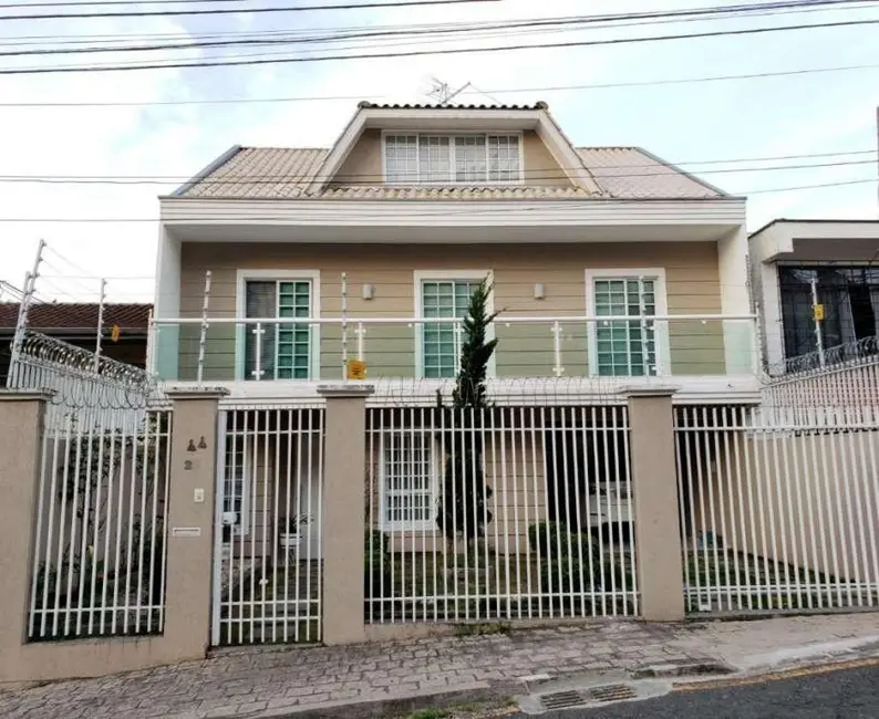 Casa com 3 quartos à venda em Curitiba - PR - imagem 2 Foto 2 de Casa com 3 quartos à venda em Curitiba - PR