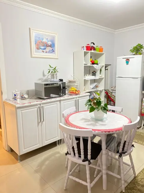 Casa com 3 quartos à venda em Curitiba - PR - imagem 7 Foto 7 de Casa com 3 quartos à venda em Curitiba - PR