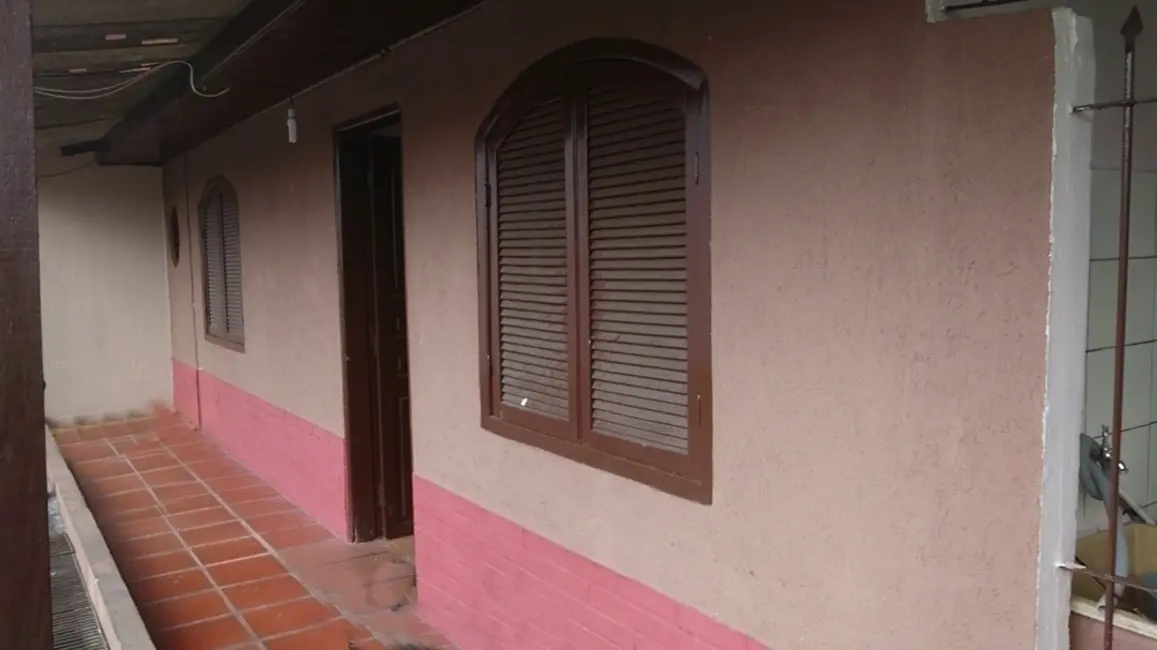 Foto 1 de Casa com 2 quartos à venda, 150m2 em Capão da Imbuia, Curitiba, PR