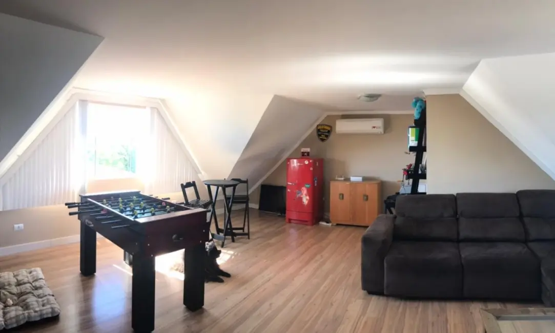 Casa com 3 quartos à venda, 197m2 em São Braz, Curitiba - PR - imagem 9 Foto 9 de Casa com 3 quartos à venda, 197m2 em São Braz, Curitiba - PR